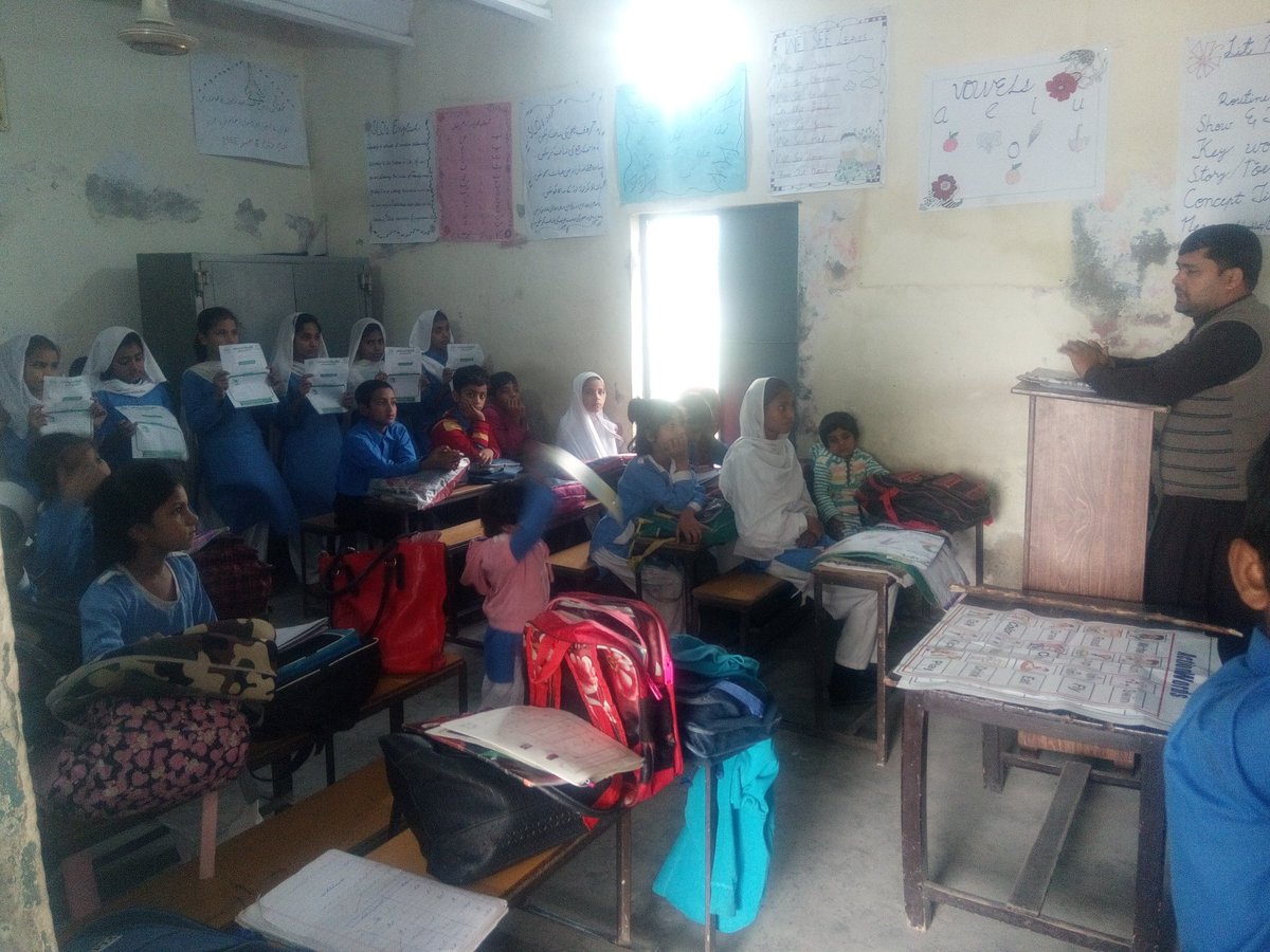 ZaheerBhu's tweet photo. Dengue seminar in govt girl p/s rohaila uc randheer https://t.co/YLqUGgMgkk