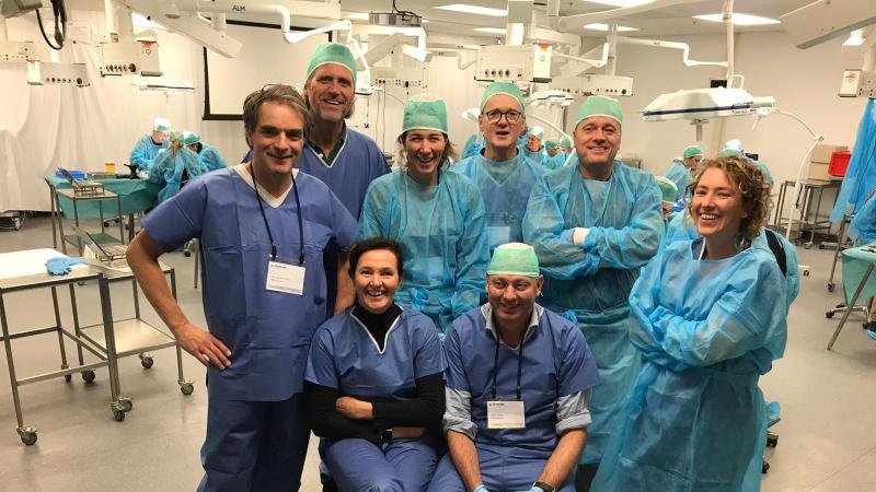 Dag 2 van de Approaches and Fracture Course is zojuist begonnen. Vandaag zijn er praktische workshops gericht op de enkel, knie en onderbeen. Save the date voor de volgende - 22-23 Oktober 2020! Er zijn gelimiteerde spots, dus houdt de opening tot inschrijven in de gaten.