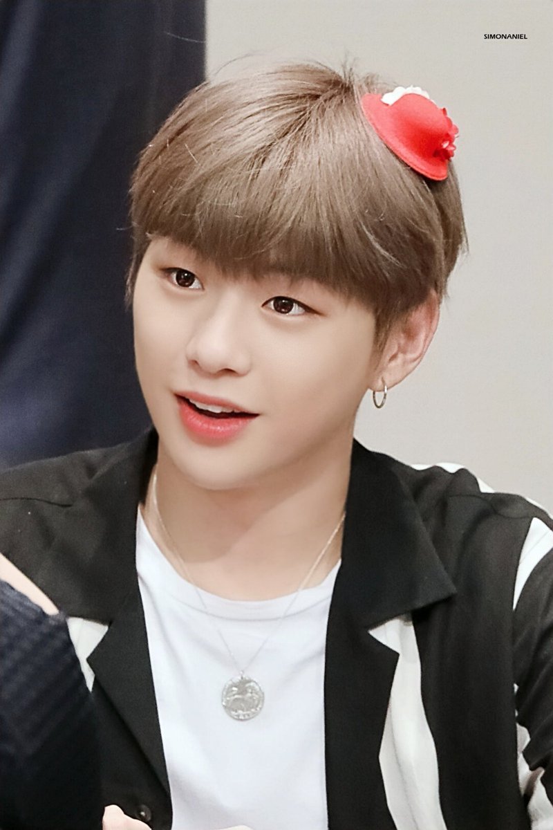 simonaniel1210's tweet photo. 축하해 ♡
#100DaysWithKangDaniel
#강다니엘_솔로데뷔100일_축하해 
#MAMAVOTE #kangdaniel #강다니엘 https://t.co/s9INuVTtQR