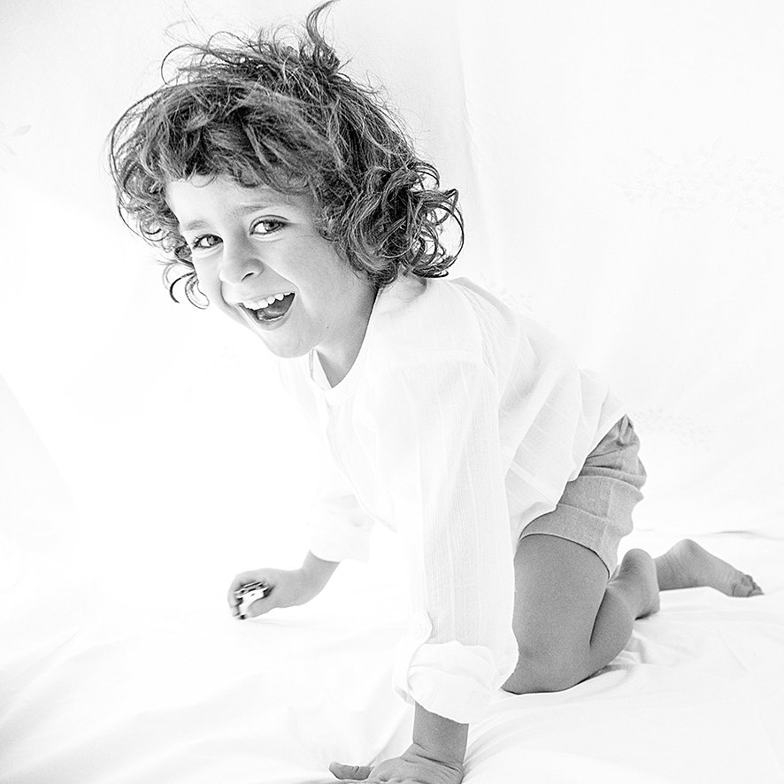 VITAYOLGA's tweet photo. #kids #niños #papas #mamas #familias #bn #sonrisas #abrazos #vitayolga #picoftheday #love #familytime #fotografia #photo #madrid #fun #ilusion #infantil #felizviernes https://t.co/7Obuwtr9B0