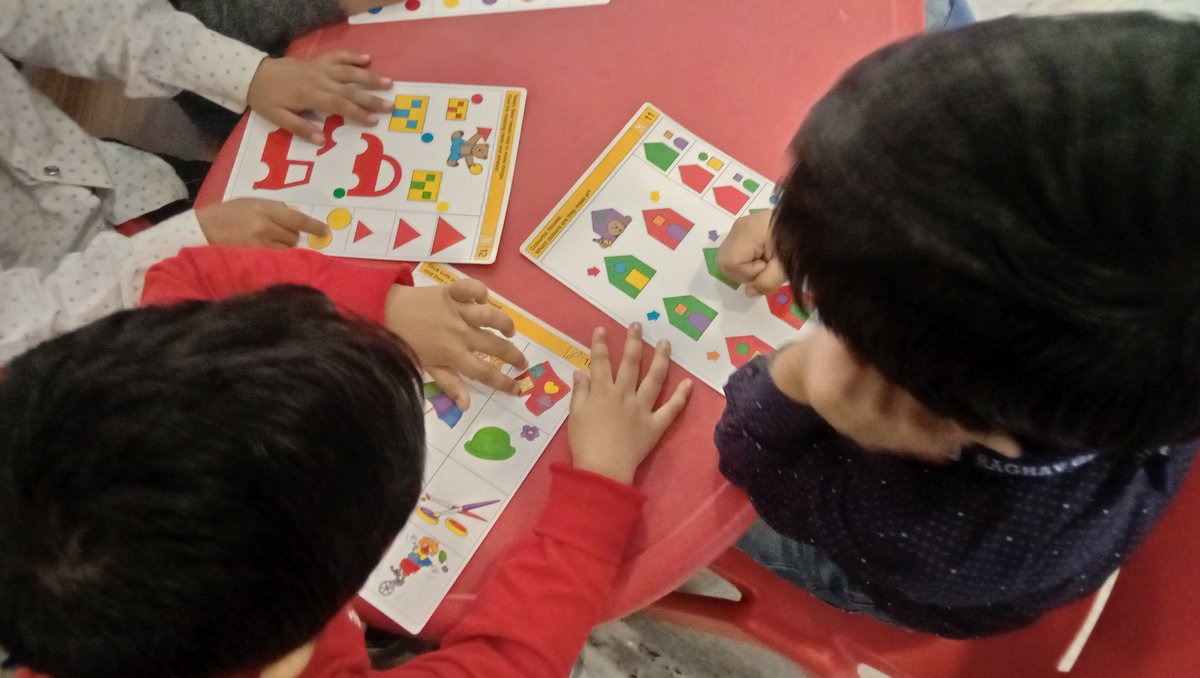 SujataPurkayas3's tweet photo. We love to read every day..the tiny learners of rgsnoida are busy in picture reading.... #sdg4 #picturereading #vocabulary #languageskills #rgsnoida #thebestschoolinNoida @supritichauhan https://t.co/OFMojCwCux