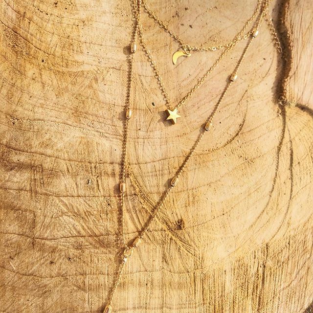 mademoiseletco's tweet photo. ⭐️ Le collier Luna 🌙
.
3 rangs dorés dont un qui se termine dans le décolleter pour un rendu hyper sexy ❤️.
Dispo sur le site 📍 lien en bio
.
En ce moment profitez du Before Black Friday ! -30% SUR TOUT LE SITE 🥰
.
 #style #jewelry #jewels #jewelrygram #mode #bijoux #mademoi… https://t.co/UZJbblFtOT