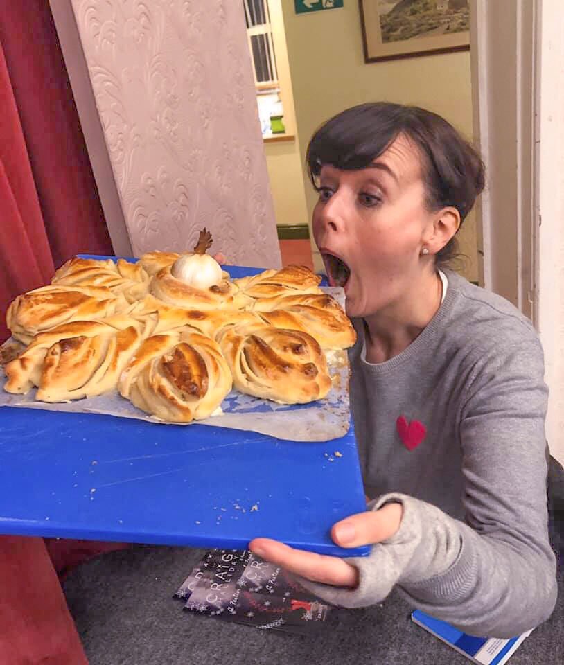 BaildonBelles's tweet photo. Thank you SO MUCH for a brilliant night of baking @foodmixer !! We all had a wonderful time and can’t wait to use your recipes at home! #wyfwi #wilife #newwavewi #parkinpigs #plotnight #bonfirenight 😋 https://t.co/FDj0yOikwx