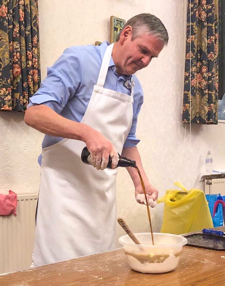 BaildonBelles's tweet photo. Thank you SO MUCH for a brilliant night of baking @foodmixer !! We all had a wonderful time and can’t wait to use your recipes at home! #wyfwi #wilife #newwavewi #parkinpigs #plotnight #bonfirenight 😋 https://t.co/FDj0yOikwx