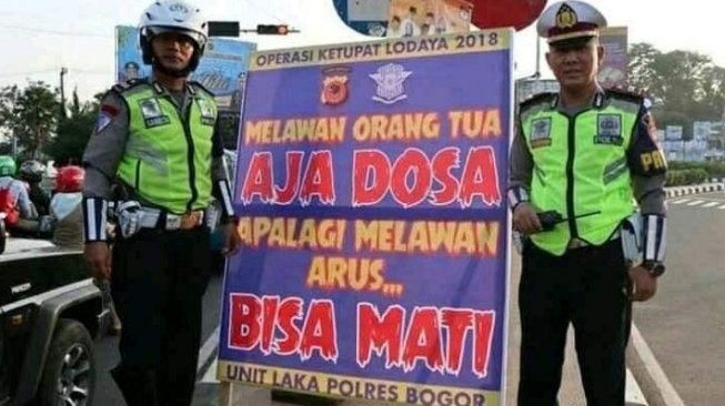 puteri_amirah's tweet photo. Indonesian warnings are really on another level. 
Polite but psycho ��👏🏻 https://t.co/2drDAQIDIm