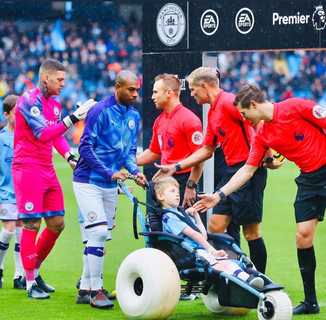 JovanBerckel's tweet photo. Thank you @ManCity @citysquarelive for the BEST MASCOT experience. We were looked after so well. Such an honour to meet our amazing players. Thank you 💙⚽️ https://t.co/KQHPujIi9S