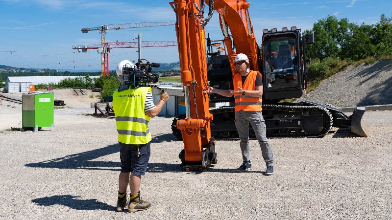 Streuplan's tweet photo. Im Rahmen des Branchenthemas «Sichere Baustelle» der Suva realisierten wir eine neue Videoserie. Ziel ist es, Menschen aus der Baubranche für die konsequente Einhaltung der lebenswichtigen Regeln zu sensibilisieren um Unfälle auf Baustellen zu verhindern. https://t.co/d0rrnajYuF https://t.co/rvTbOPsQCE