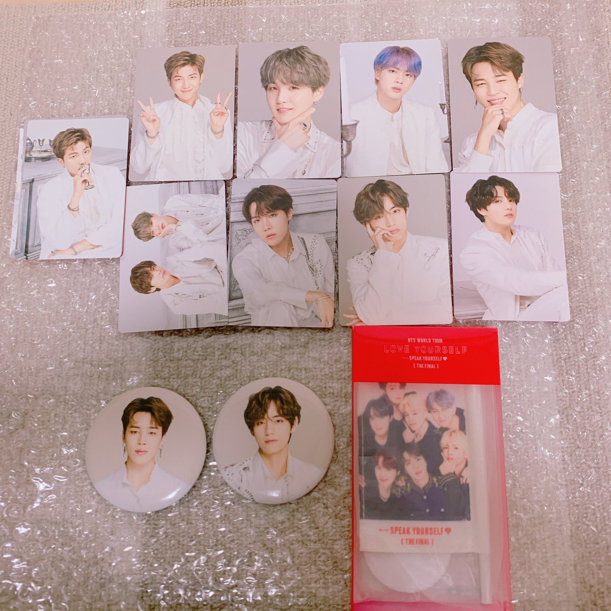 Twitter पर Bts123 ᴮᴱ 最後のソウルコングッズがきました 缶バッヂはテテとジミンちゃんのクオズでしたー ミニフォトもどれも良くて 送料はめちゃかかったけど こんなに早く届けてくれてビジュもよくて大満足した Btsソウルコングッズ