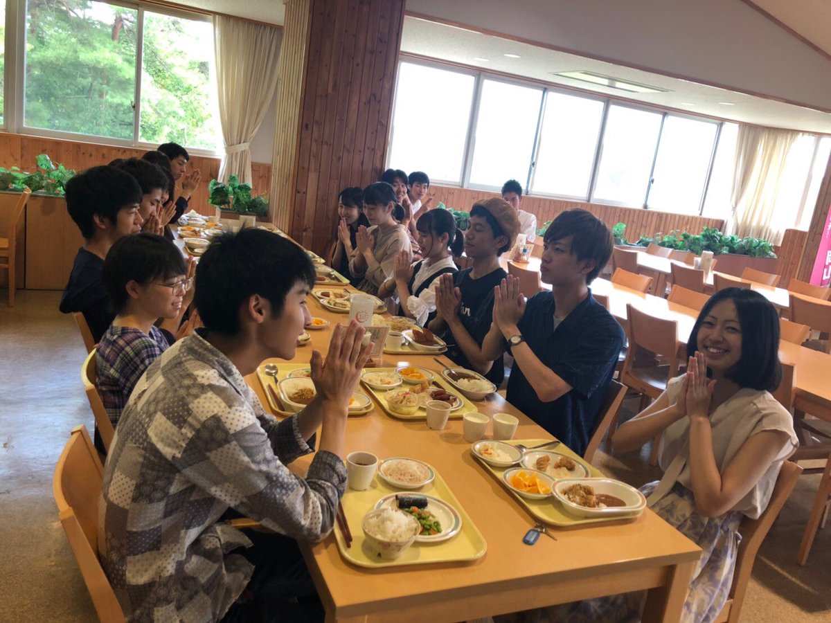 SSJO_Okayamauni's tweet photo. とてつもなく遅ればせながらではありますが、8/16〜18に吉備青少年自然の家にて中四国ジャズフェスに向けた合宿を行いました🌲🍃🌿

練習風景でもよかったのですが、あえてセッションと食事風景を載せておきます🎹🍽
3枚目の写真は吉備青少年自然の家のマスコットキャラクター、ウーリーになります🍈 https://t.co/Ppss5Fdo5e