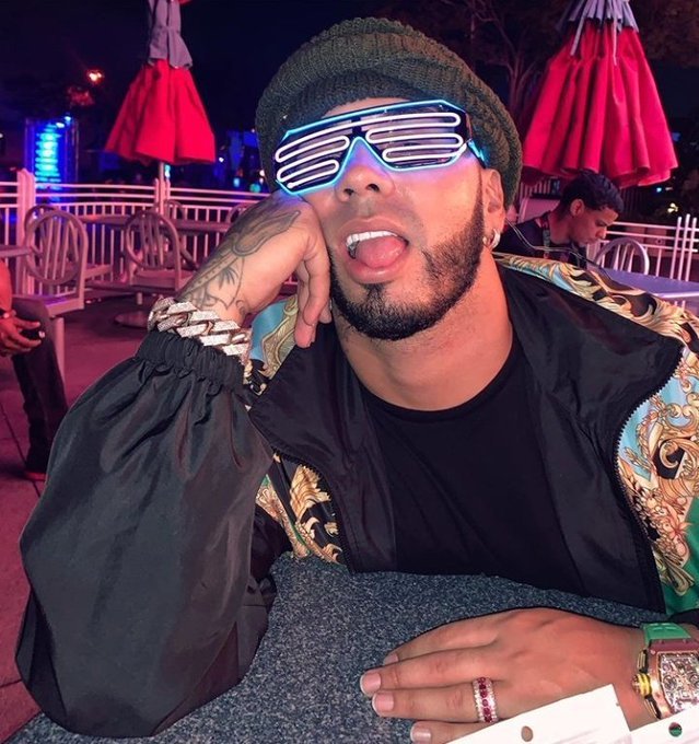 Anuel_2bleA's tweet photo. Yo no soy Romeo pero en el trap yo soy el KING!!!!!!! 👹 “GAN-GA REMIX” 🔜 https://t.co/dgnuEE9avo