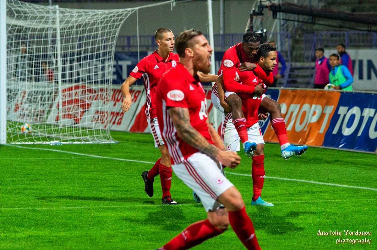 RAlbentosa's tweet image. Sonreir y disfrutar del mejor #trabajohobby ⚽️ de la vida. Gracias por siempre estar a nuestro lado 💪🏻🔴⚪️
Smile and enjoy the best #hobbywork ⚽️ of life. Thanks for all supporters 💪🏻🔴⚪️
#cskasofia #albentosa #APFG #cskasofiafans 
#supporters #team