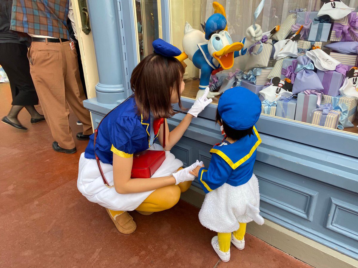 川奈ゆう على تويتر こんばんゆう ハロウィン当日 チビにゅーついにディズニーランドデビューしました 初ディズニーで絶対着せたかった ドナルドコスプレ 可愛いお姉さんに写真撮って下さいって言われてデレデレチビにゅ ママにゅーもコスプレしたかったなw