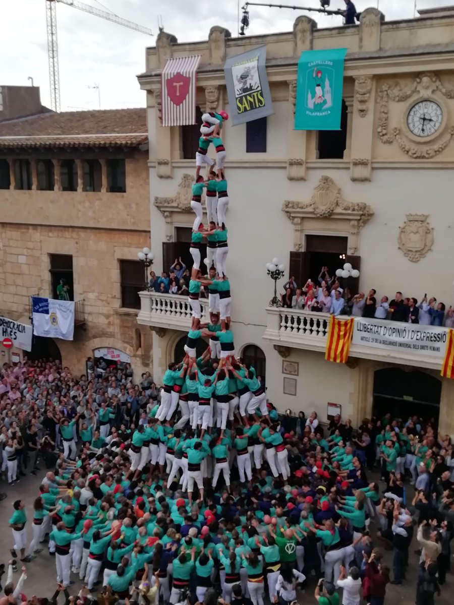 Verds's tweet image. En la quarta ronda de la diada de Tots Sants HEM DESCARREGAT EL 3 DE 10 AMB FOLRE I MANILLES!!!
#castellers #somelpeu