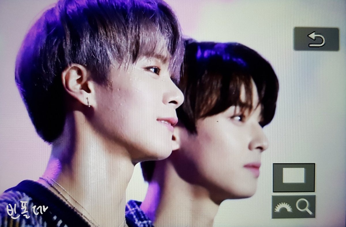 빈폴더📂 tweet media
