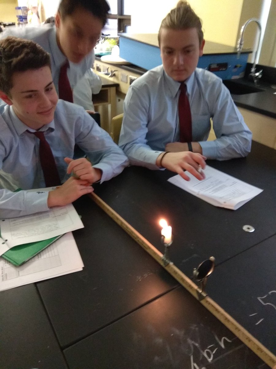 SarahGallah's tweet photo. Experimenting with light, mirrors and lenses @smchoirschool #grade10science #optics https://t.co/dkrM60ZErL