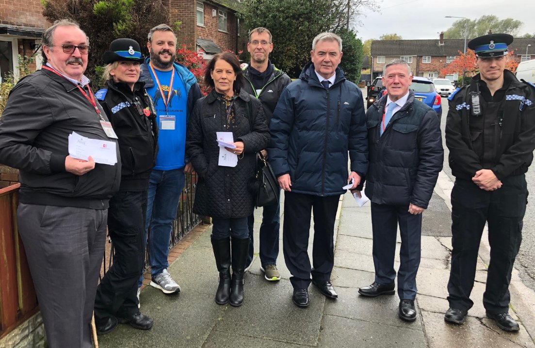 MerPolKnowsley's tweet photo. #Bluebell Estate, #Huyton - Community #Walkabout
Our officers have been out and about today speaking with residents in the Bluebell estate in Huyton. It was great to work in partnership with @KnowsleyCouncil and to meet and speak with the local community. #MPCommunityFirst https://t.co/7fK5HnHWP0