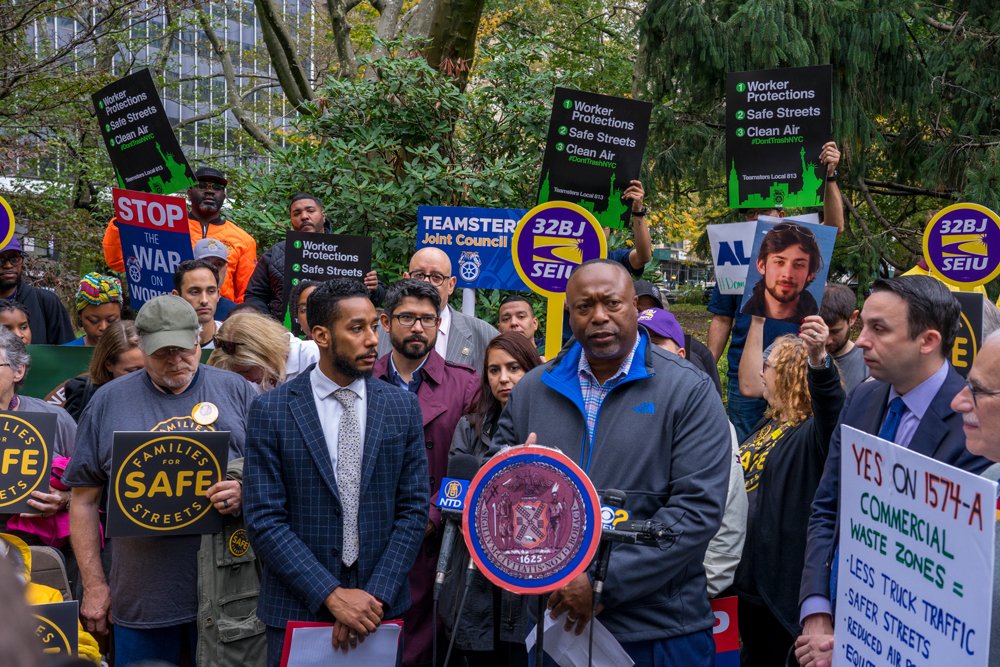 TeamstersJC16's tweet photo. ICYMI: @NYCCouncil has passed the Commercial Waste Zones bill! This is a BIG win for workers’ rights and climate justice in NYC, led by a movement of workers and communities unafraid of transforming a dangerous system from the ground up. #DontTrashNYC https://t.co/lfFM64bdk8