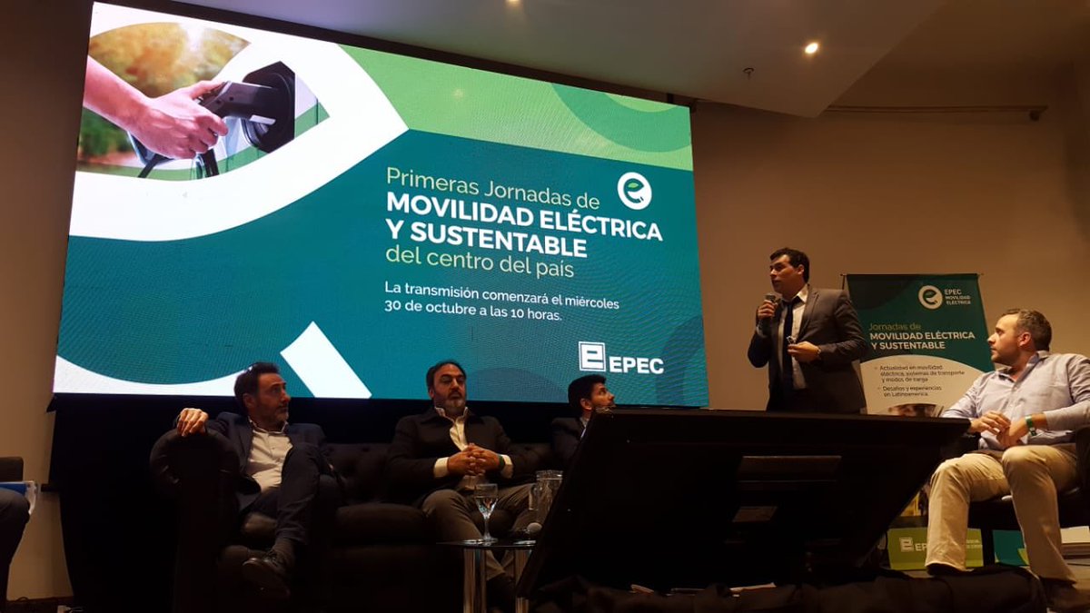 SecEEnergiaSF's tweet photo. Participamos de las Primeras Jornadas de Movilidad Eléctrica y Sustentable del centro del país 🇦🇷 que se realizó en Córdoba ⛰ @rigobisso informó los resultados de nuestra exitosa #ExperienciaBiobus 🚍 Iniciativa de #TripleImpacto para replicar en toda la Argentina @GobSantaFe https://t.co/rTvyXcVfGb