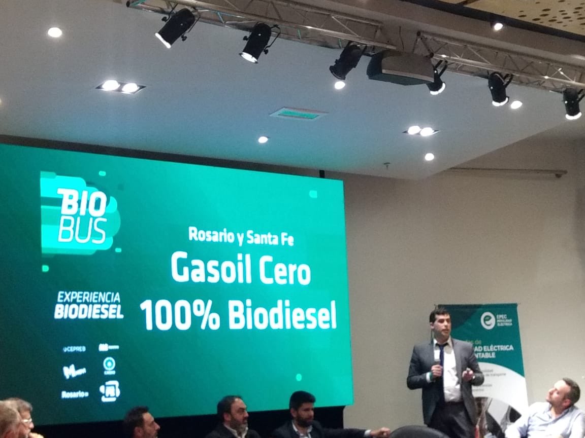SecEEnergiaSF's tweet photo. Participamos de las Primeras Jornadas de Movilidad Eléctrica y Sustentable del centro del país 🇦🇷 que se realizó en Córdoba ⛰ @rigobisso informó los resultados de nuestra exitosa #ExperienciaBiobus 🚍 Iniciativa de #TripleImpacto para replicar en toda la Argentina @GobSantaFe https://t.co/rTvyXcVfGb