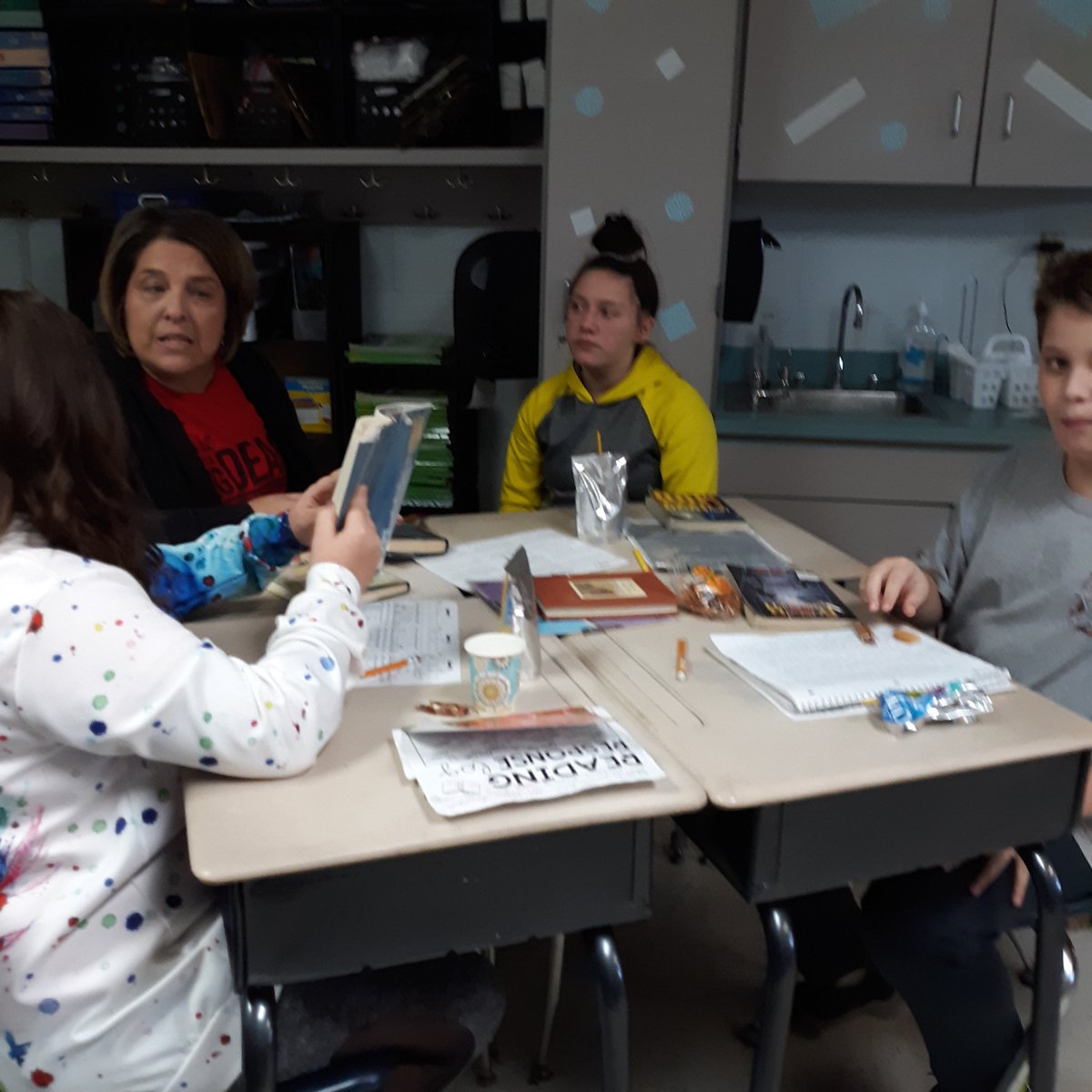 ksimpson52's tweet photo. #CMZ Mrs. Wright's 5th grade students had a Cafe' Book Tasting today to sample new books and food from other cultures. ##ReadingStrong #GrantCoSchools https://t.co/bwvd9nLUwJ