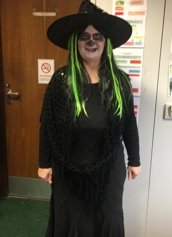 MandiB_'s tweet photo. We had a spook-tastic time @STHLibraries #HaydockLibrary yesterday making all things #Halloween with our very own #witchy Karen https://t.co/buSMNLZvXE