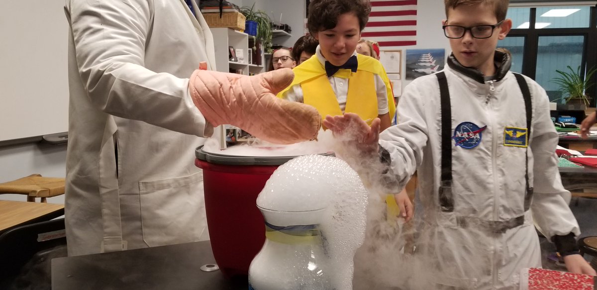 MTCESK8's tweet photo. 6th grade science teacher Mr. Wirthwine, aka. The Mad Scientist, taught his students about weather using the examples of witches brew and fog. #mtcesSTEAM https://t.co/qXc3KUSLQz
