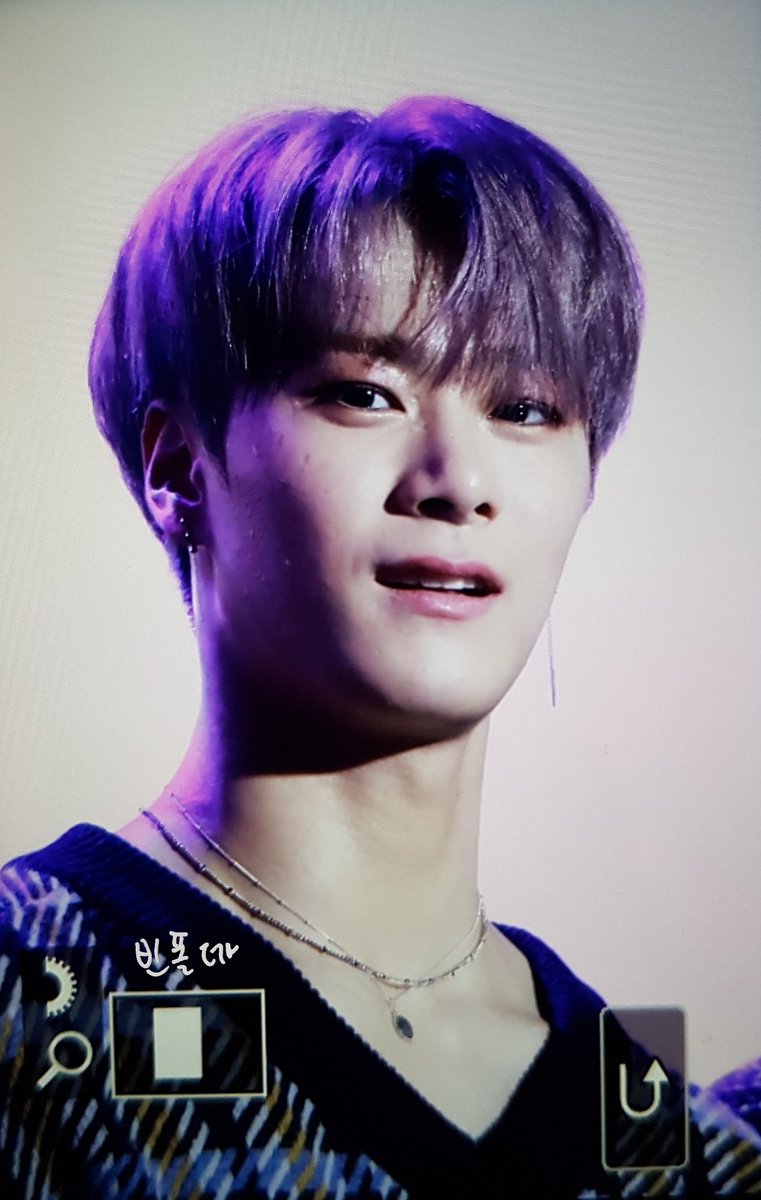 bin_folder's tweet image. [PRE] 191101 유니콘 아스트로 문빈

오늘도 행복 잔뜩 가져다준 빈이 너무
소중해❤
추운데 무대하느라 고생 많았어요😁
@offclASTRO

#아스트로 #문빈 #ASTRO #MOONBIN #アストロ #ムンビン #文彬