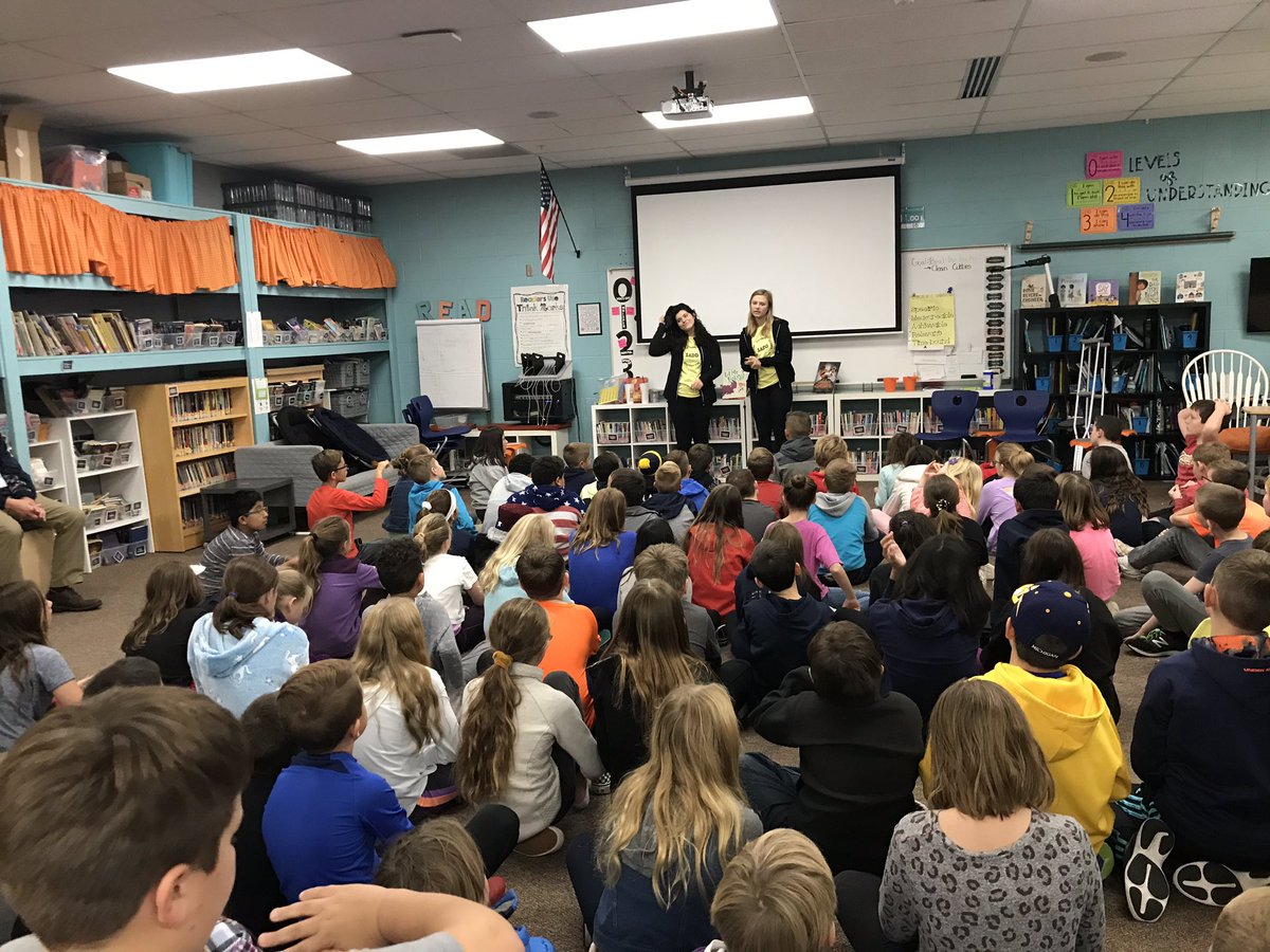 MrsBendes's tweet photo. We are learning more about digital citizenship from @Saline_SADD These presentations are a great way to connect to others in our district and learn more about inmporyant topics. #community #digitalcitizenship #SASLearn https://t.co/ImZGx1YYod
