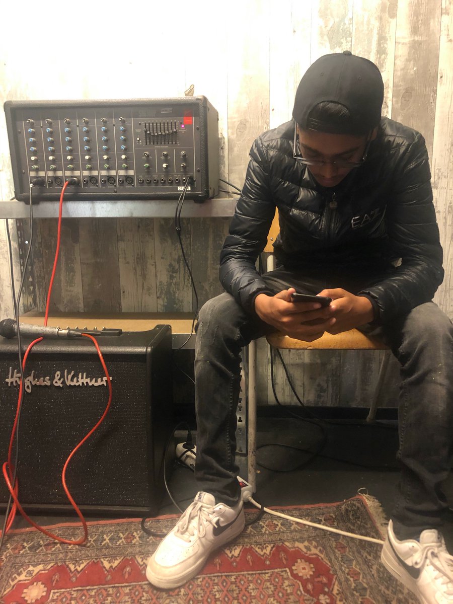 rapclass070's tweet image. Afgelopen zaterdag was een drukke dag! Een deelnemer heeft zojuist zijn tweede track opgenomen. Als coach zijn wij daar enorm trots op!

Morgen zijn wij er weer @Yourstage Urban (Rapclass) in Musicon van 14u tot 18u!

Tot morgen!