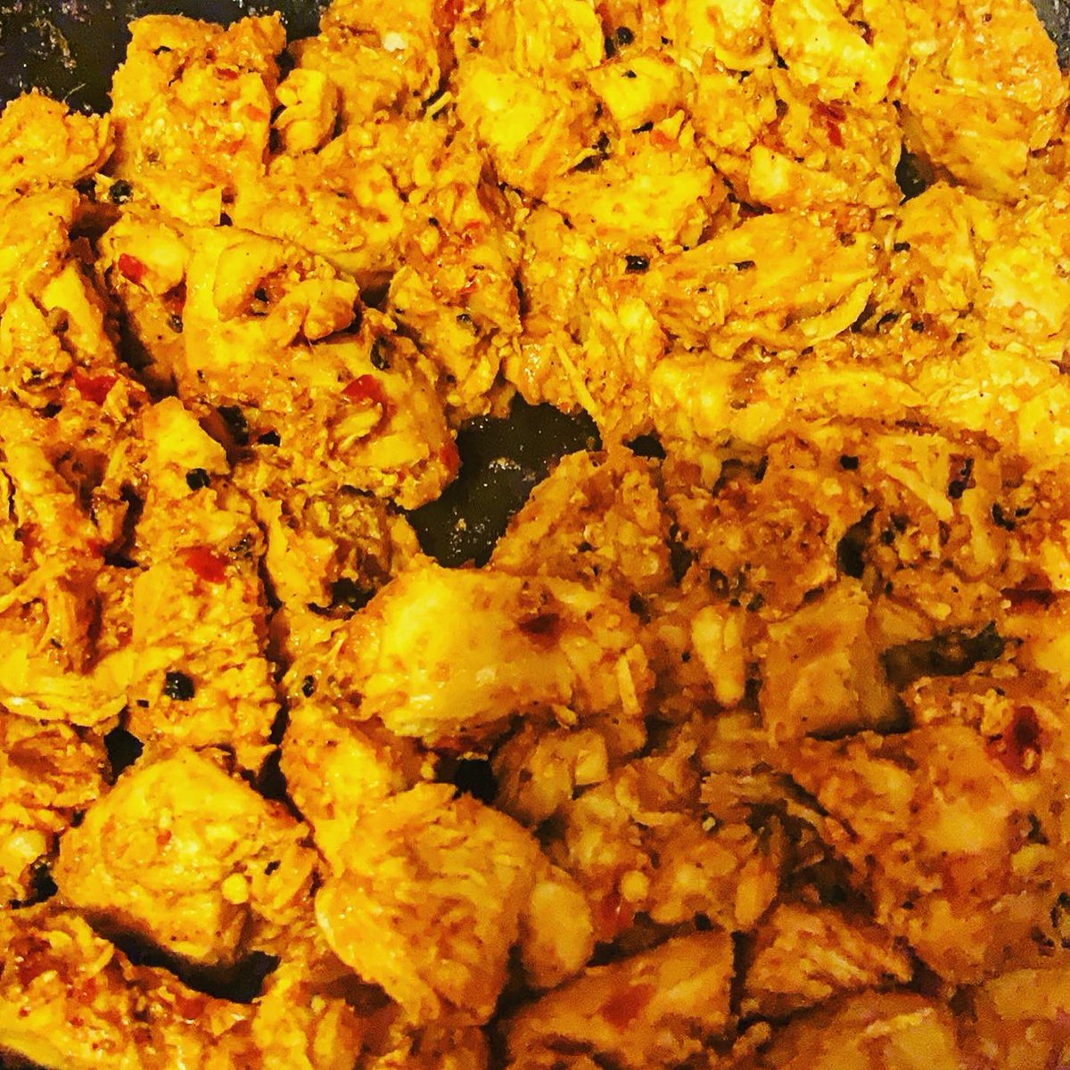 kitchnwtchngirl's tweet photo. Achari Chicken Tikka pan fried👉
Soft tender pieces of chicken marinated in pickling spices (Achari masala) & yogurt marinade & pan seared to perfection #acharichickentikka #chickentikka #foodieblogger #foodie #acharitikka #acharichicken #panfriedchicken #forkyeah #spoonfood https://t.co/CPxdwxFdcR