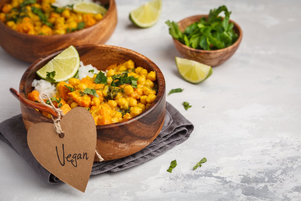 humaneworldcan's tweet photo. Happy #worldveganday2019! Whether you follow a vegan diet or not, itโs a great day to try delicious #plantbased dishes like this spicy chickpea curry. ๐คคโ๏ธ๐ #WorldVeganDay #protectfarmanimals https://t.co/gEQdqN9fxM