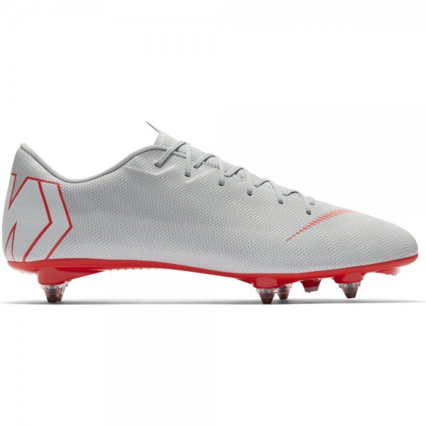 FSFutbolShop's tweet photo. ¿Bota o guante?  🧤 vs. 👟

Estas zapatillas se van a adaptar tanto a tu pie que no lo vas a saber. Vas a correr y driblar con una facilidad extrema y sin resbalones 🏃‍♂️💨 .

📌https://t.co/WPZumCuT7d

#descuento #descuentos #ofertas #liquidacion #futbolshop #burgos https://t.co/dTC0nOCLVu