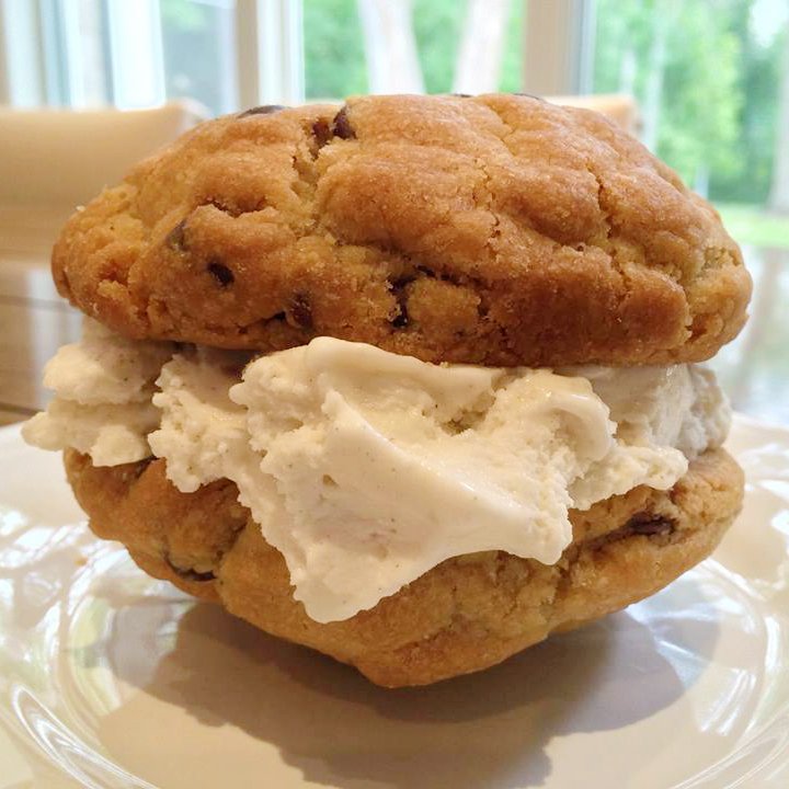 Cookies capture our 💙, especially when baked from a family recipe. Since 1979, family-run <a href="/CarolsCookies/">Carol's Cookies, Inc</a> has been baking batches that are just as good to eat as they are to gift.  Our fave? Toffee Crunch. For more gift ideas that also support #smallbiz: chase.com/HolidaySpotlig…