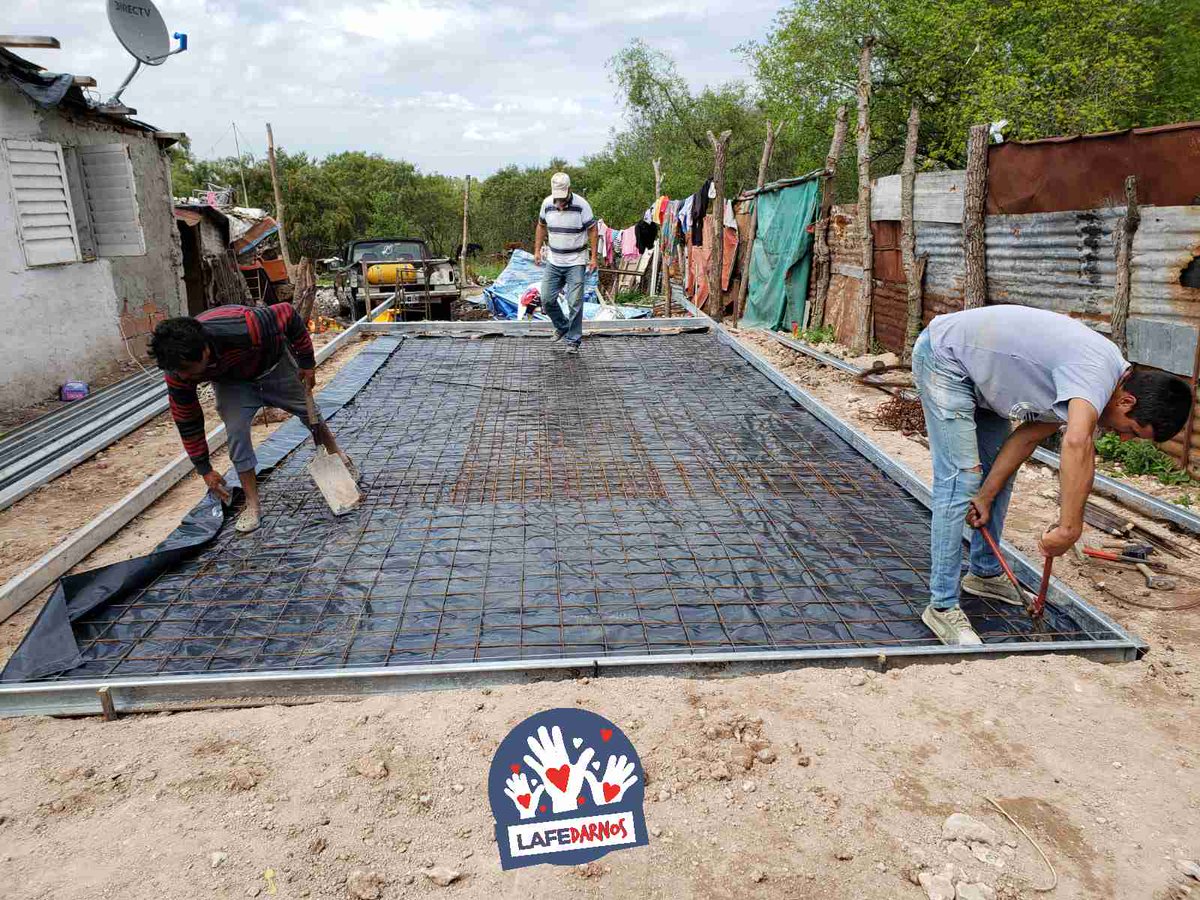 LabLafedar's tweet photo. Aquí los avances de la obra que está realizando el Voluntariado #LAFEDARNOS en Barrio Los Berros, construyendo el comedor "Nuestros Niños". #Parana #LAFEDAR #Solidario https://t.co/iBn3cPVm9u