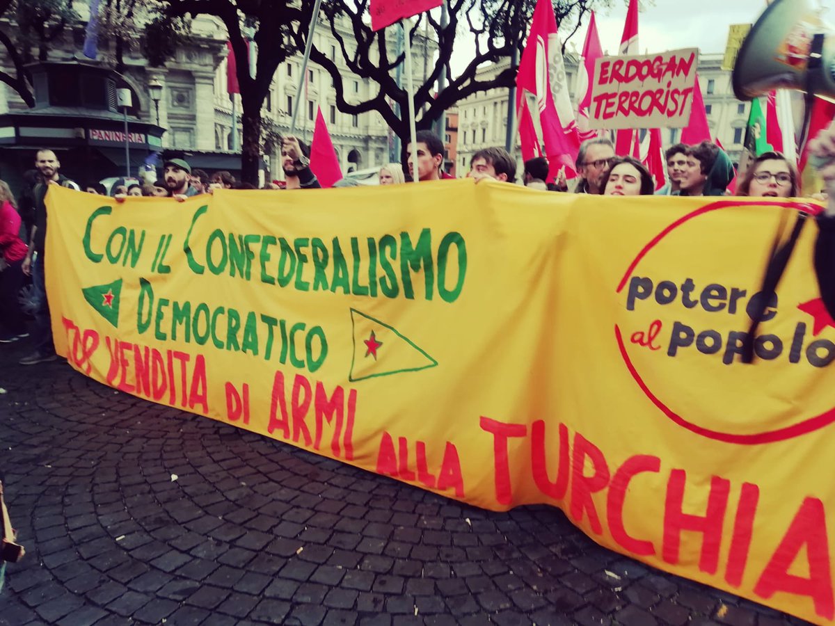 giovaLivorno's tweet image. Manifestazione Roma a fianco del popolo curdo. #RojavaResistance #Roma #Kurdistan #PotereAlPopolo