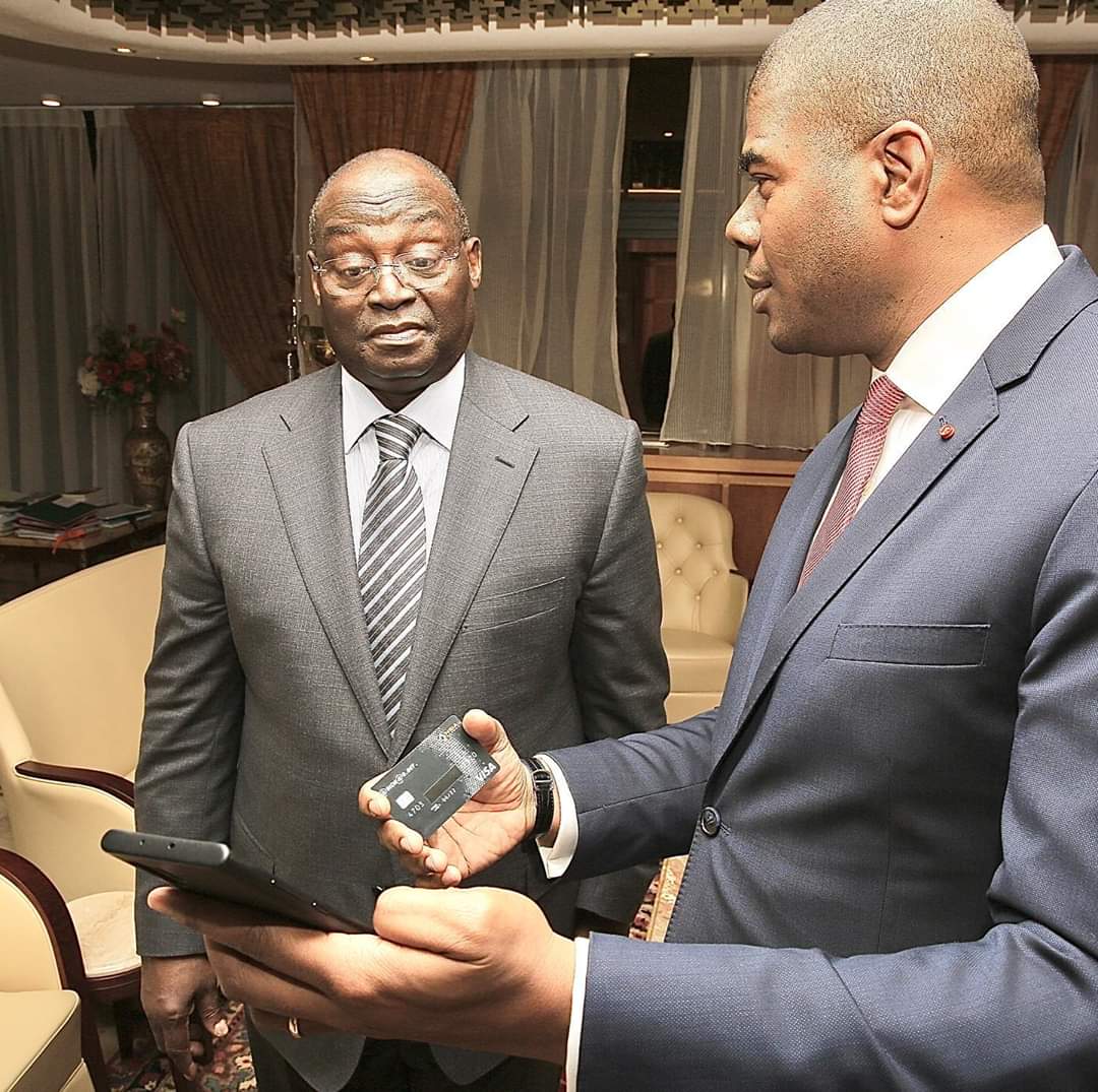 APaymApp's tweet photo. Présentation de l'application @APaymApp et de la @VisaCarte au Gouverneur de la @BCEAO_Officiel M. Tiemoko Meyliet Koné https://t.co/rHc03VH6wg