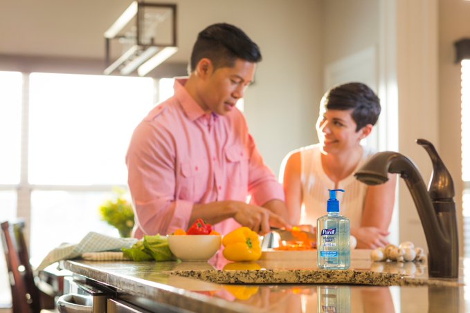 RT <a href="/PURELL/">PURELL Brand</a> Cross contamination doesn't just happen in restaurants! Here are 7 key moments for hand hygiene in the kitchen to protect yourself and your family: bit.ly/2oXiA2x