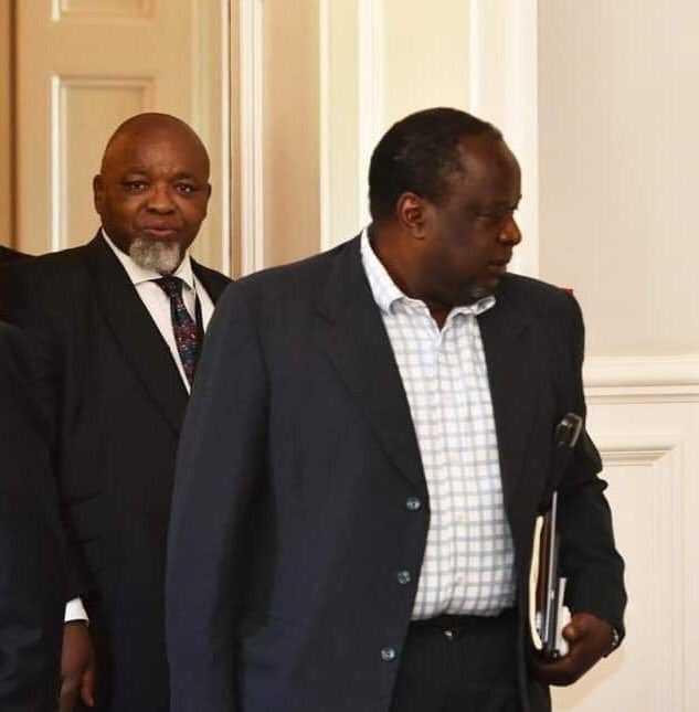 StevovoJ's tweet image. #BeforeDecemberKeBatla meeting with this two madalas

#2Rounds is a requirement, #6Rounds ya eng