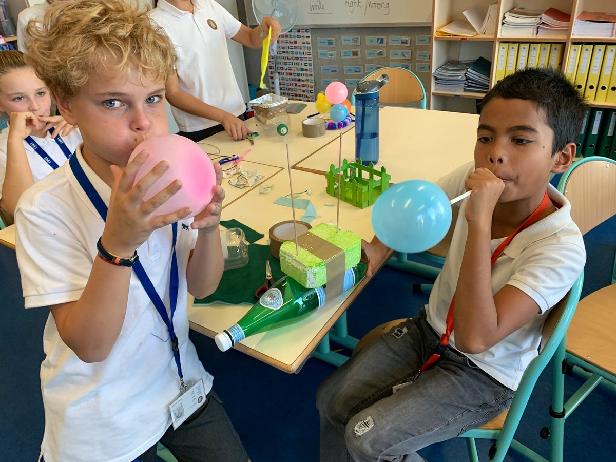 IILancy's tweet image. Our Year 6 and 7e students have been designing boats together. By integrating science, technology, engineering, arts and mathematics, they came up with really creative and smart solutions.💡💥 STEAM is fun! #steam #steameducation #steamforkids