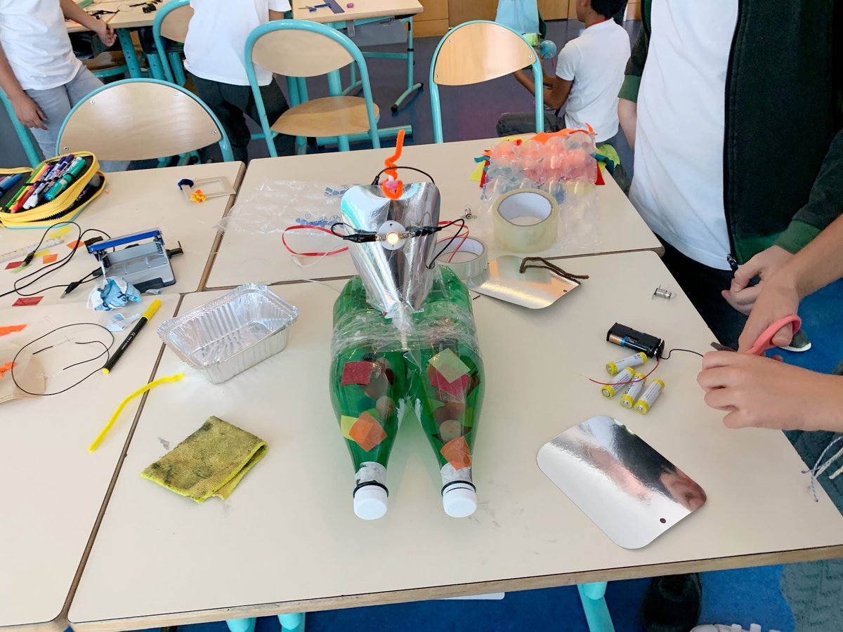 IILancy's tweet image. Our Year 6 and 7e students have been designing boats together. By integrating science, technology, engineering, arts and mathematics, they came up with really creative and smart solutions.💡💥 STEAM is fun! #steam #steameducation #steamforkids