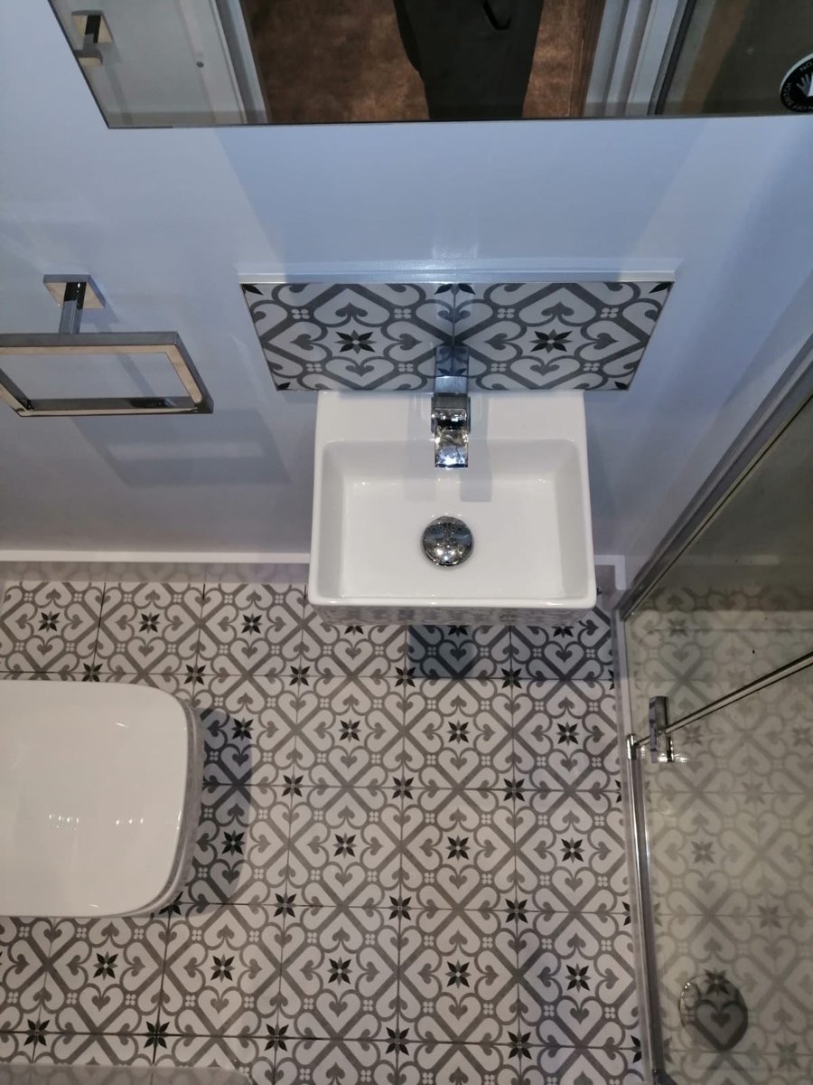 Envious of our client starting their weekend with this new trendy shower room! 
Happy weekend to all!
Ps. Is anyone else shocked it’s already November 1st! 
Miro just told me it’s 7 weeks til Christmas holidays😱🚿🚽🔨👷🏼‍♂️😆
#swlondon #kelmscott #HomeImprovement #tiling #bathroom