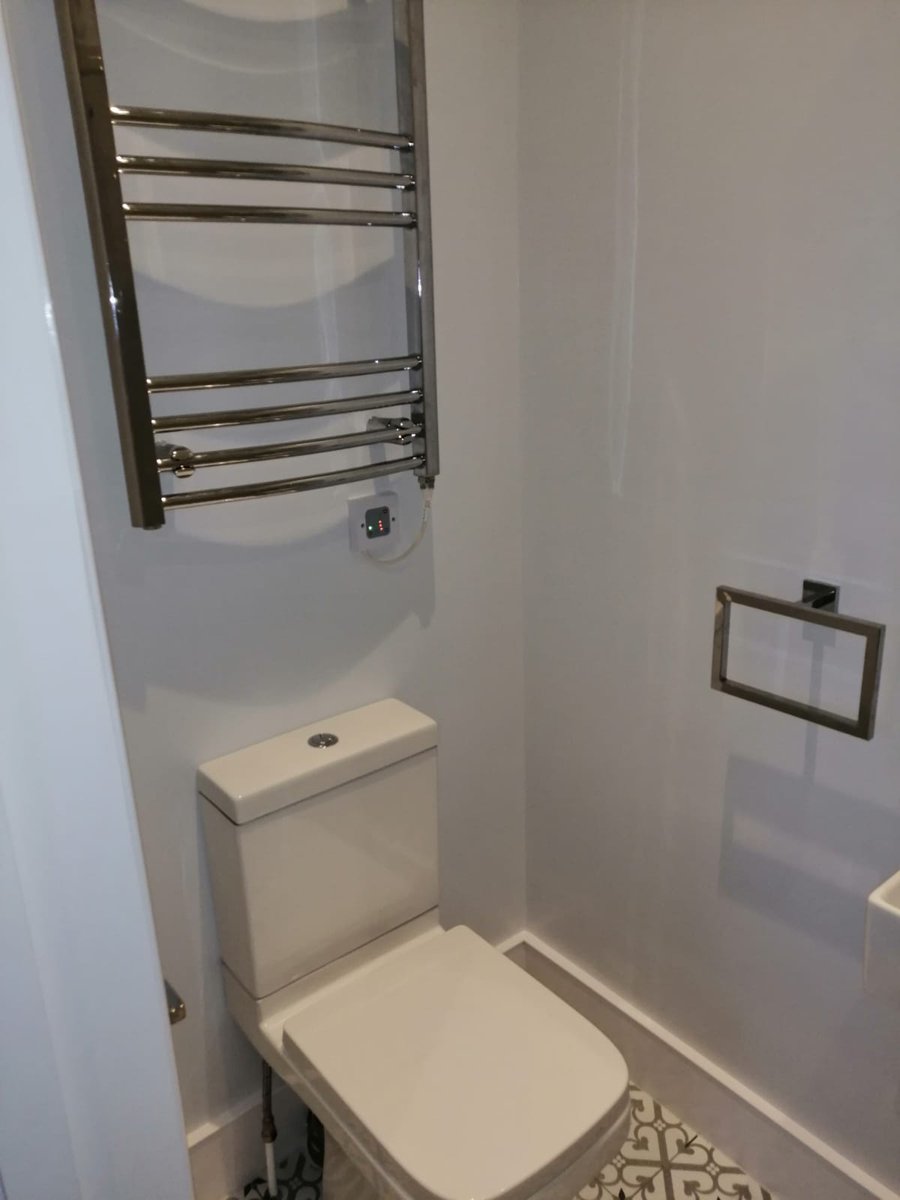 kelmscotthome's tweet photo. Envious of our client starting their weekend with this new trendy shower room! 
Happy weekend to all!
Ps. Is anyone else shocked it’s already November 1st! 
Miro just told me it’s 7 weeks til Christmas holidays😱🚿🚽🔨👷🏼‍♂️😆
#swlondon #kelmscott #HomeImprovement #tiling #bathroom https://t.co/ONXnAHEhqn