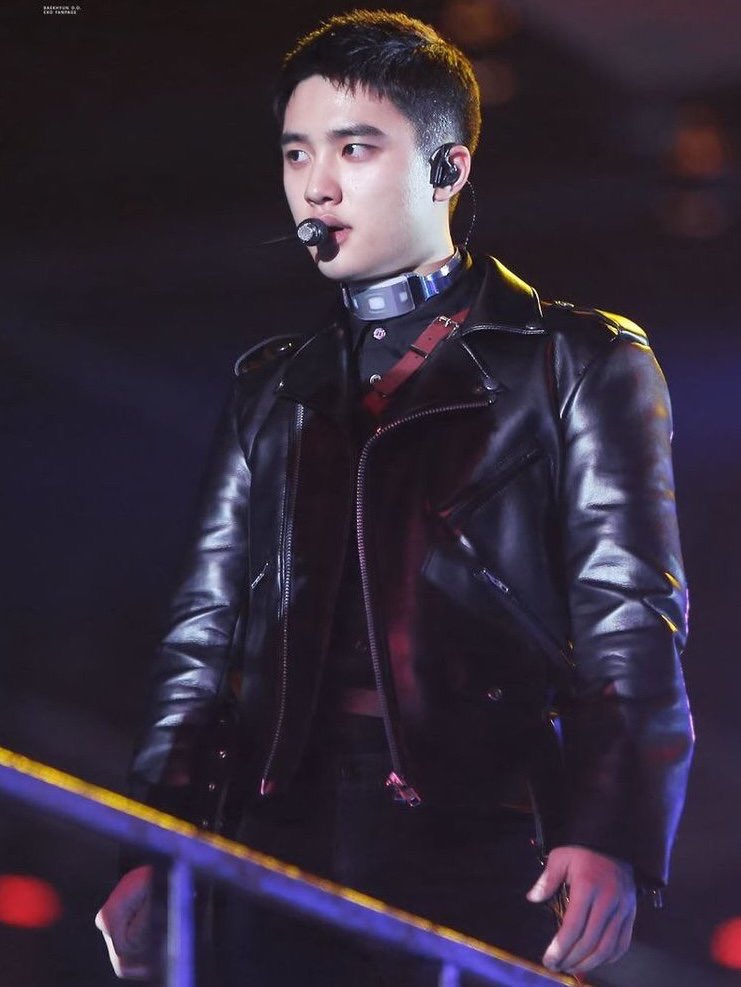 *•.¸♡ 𝐃-𝟒𝟓𝟏 ♡¸.•*I feel the comeback’s gonna be a dark concept.... I can just imagine you being part of it and it makes me cry bc you’re not  #도경수  #디오  @weareoneEXO  #MAMAVOTE  #exo  #AMAs2019