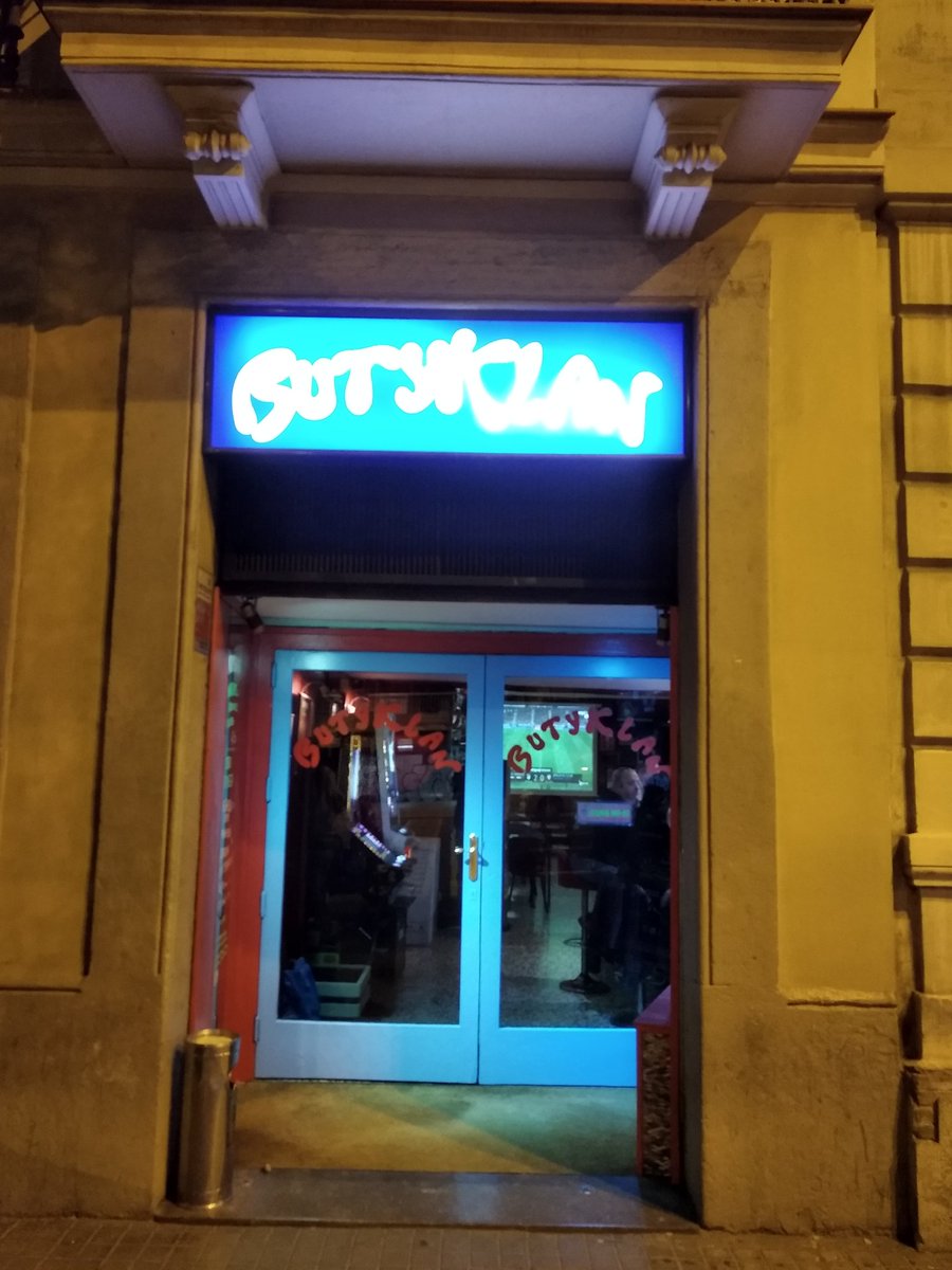 Butyklaners's tweet photo. #PUB #Butyklan #Bares #Barcelona #MeetUp #LowCost #Cheap #CopaDeVino #CuboDeCervezas https://t.co/fTwyWN1pSz