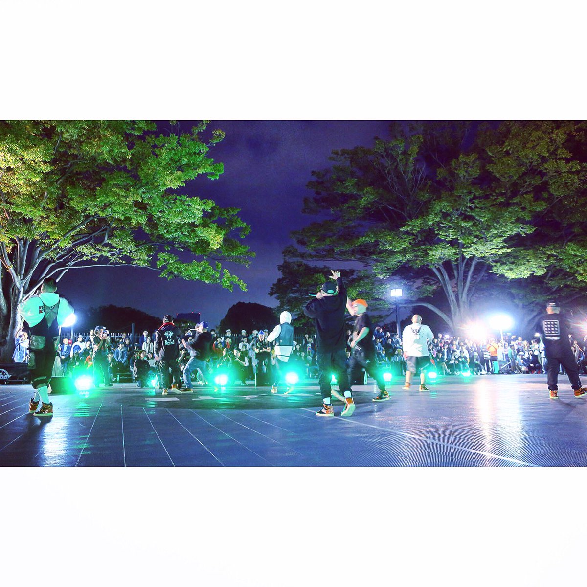 deejaymiko's tweet photo. 8人全員をひとつのフレームに留めるのは至難の技です
@nmu_tokyo #nitromicrophoneunderground
#ALLDAY2019 #代々木公園 https://t.co/E8AwqbVqsO