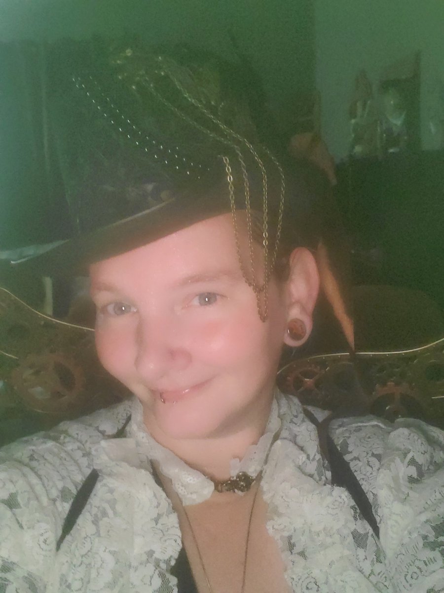 AprilFrench40's tweet image. I'll have full pics of my outfit tomorrow but here's a headshot of my steampunk type costume! You gotta see it all to get the whole effect. Stay tuned!
