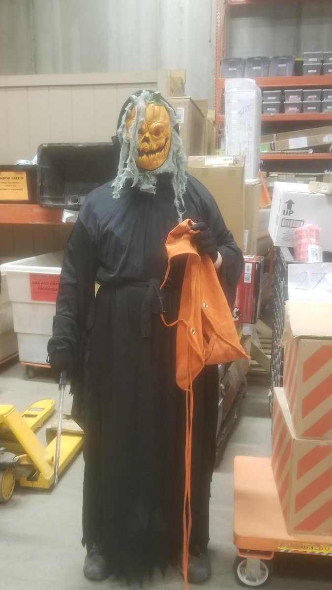 Glenn from the freight team at 2708 scared the freight right on to the shelves...way to show spirit! <a href="/GuarinoSarah/">Utica United 2708</a> <a href="/tennvols34/">SHANNON GOODELL</a> @ashley2708HD <a href="/Barrington2708/">Christopher Lucas Barrington</a> <a href="/MJunga61/">Michael</a>