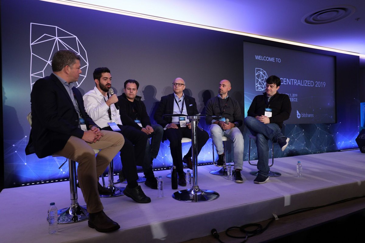 Decentralized tweet media