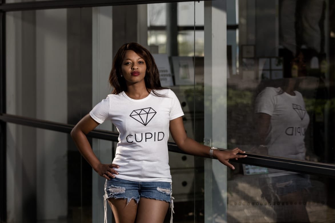 theboxshopsa's tweet photo. Tell Your Friday Story! Show us your conditioned summer outfit.
Signature Tee @cupid_wear R190
#HappyFriday
#IAmLocal #SupportLocal #DjSbu #NovemberMonth #BlackConsciousness #RedefinedFashion #RedefinedStreetwear #RedefinedSeason #FridayFashion #FashionRevolution https://t.co/t6McsV1dCb