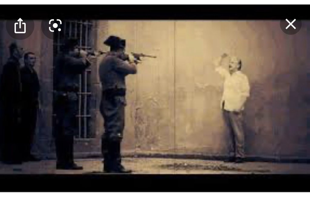 صورة الشاعر الاسباني  لوركا لحظة إعدامه في الحرب الأهلية الإسبانية حينها كان يصرخ مخاطباً زوجته ماريانا 
ما الإنسان بدون حرية يا ماريانا !! أخبريني ؟؟
كيف أحبك اذا لم أكن حراً ؟
فهل أستطيع إهدائك قلبي إذا لم يكن ملكي .
️عن الحريات والحقوق المعدومة في بلدي أتحدث
#نازل_اخذ_حقي